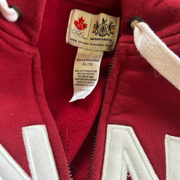 Hudson Bay Co. Red 2010 Canada Olympic zip up hoodie. Size XL - Picture 2 of 5